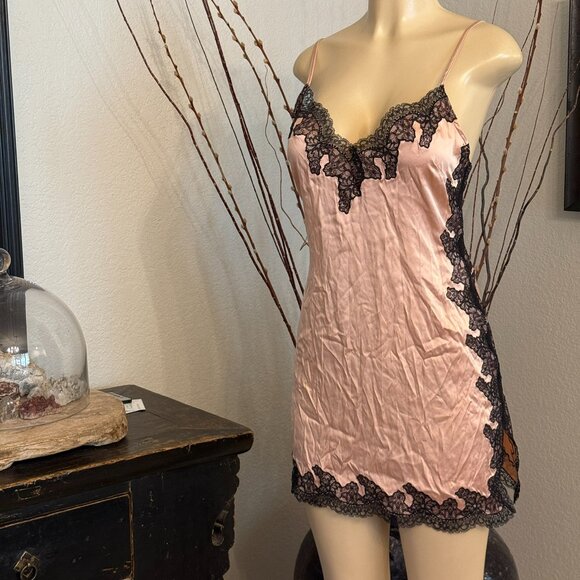 AGENT PROVOCATEUR LINGERIE (the AMALEA) Pink Silk w/ Black Lace Trim - Picture 5 of 7